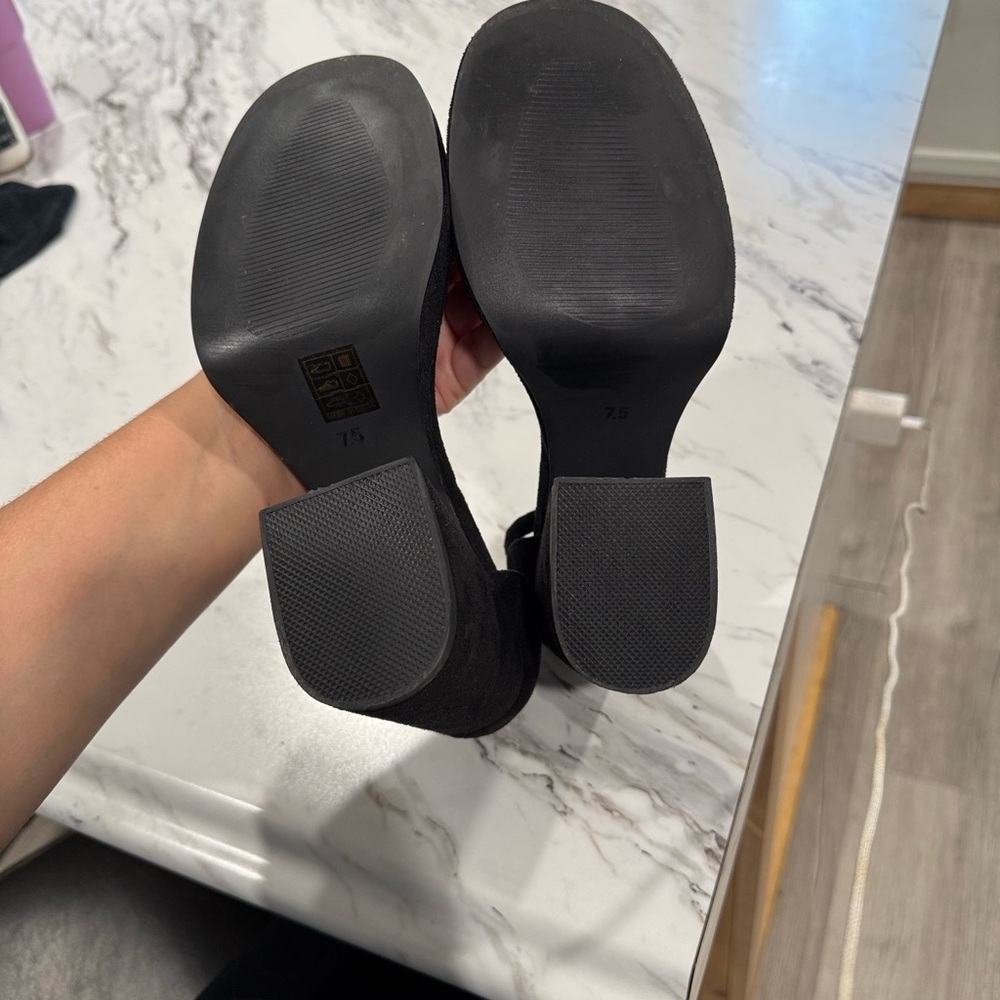 Chic Black Women's Block Heels - Picture 4 of 8